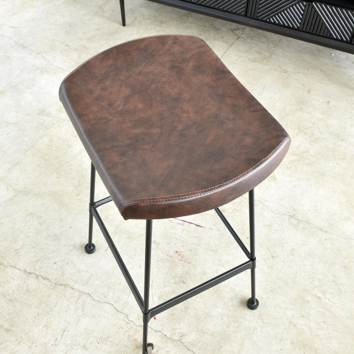 カウンタチェア シンプル 天然皮革調 スタイリッシュ ハイチェア バーチェア チェア 椅子 完成品 レザー調 背もたれなし スチール脚 カウンタチェア シンプル 天然皮革調 スタイリッシュ ハイチェア バーチェア チェア 椅子 完成品 レザー調 背もたれなし スチール脚