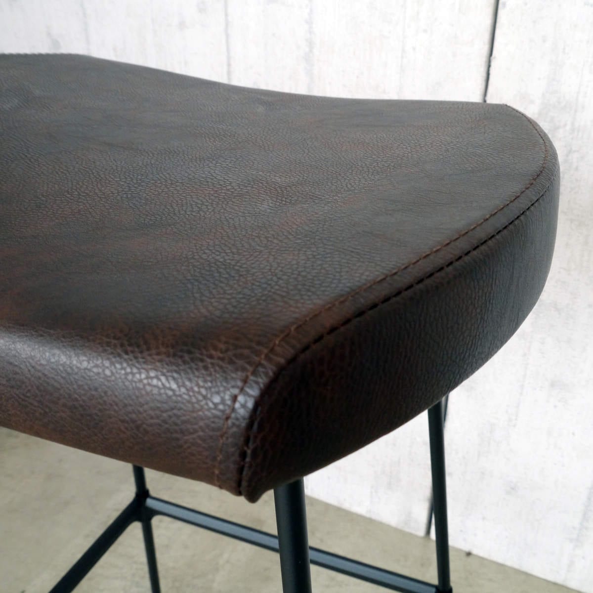 カウンタチェア シンプル 天然皮革調 スタイリッシュ ハイチェア バーチェア チェア 椅子 完成品 レザー調 背もたれなし スチール脚 カウンタチェア シンプル 天然皮革調 スタイリッシュ ハイチェア バーチェア チェア 椅子 完成品 レザー調 背もたれなし スチール脚