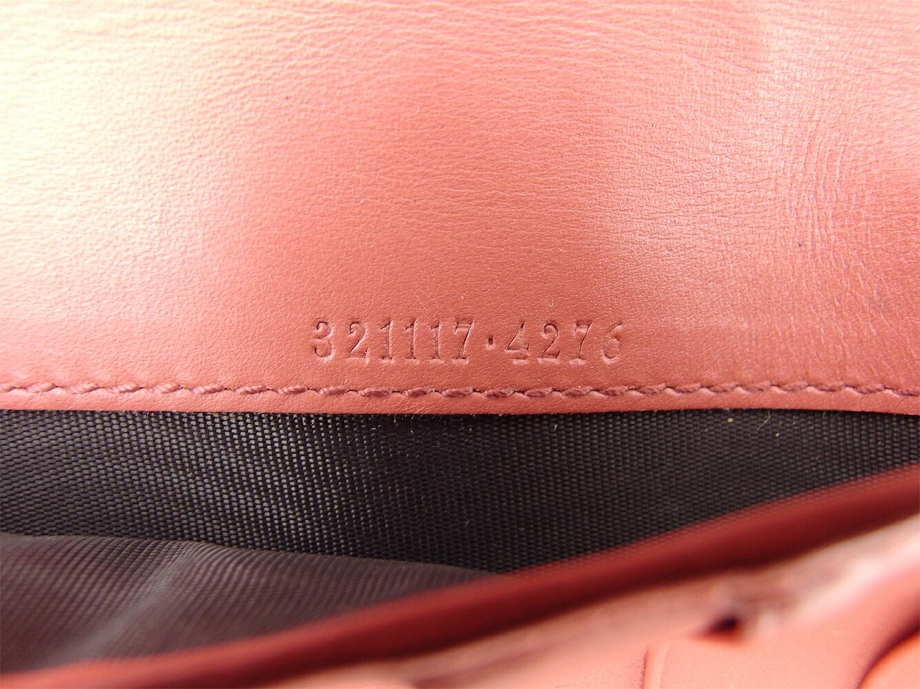 長財布 ラウンドファスナー 財布 ロゴ レディース トラベルウォレット ピンク ゴールド 中古 長財布 ラウンドファスナー 財布 ロゴ レディース トラベルウォレット ピンク ゴールド 中古