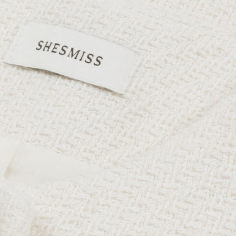 [シーズミス] エレガントな無地ツイードジャケット (価格:468,000ウォン)