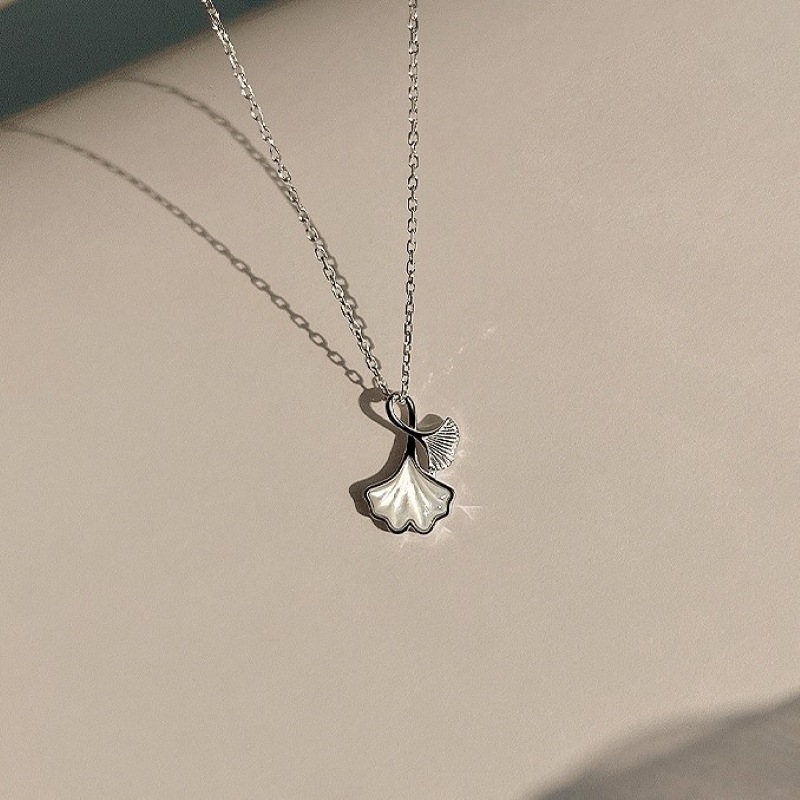 S999 純銀 ネックレス 女性 スターリングシルバー ペンダント アクセサリー イチョウ葉ネックレス きれいめ 大人 上品 おしゃれ エレガント 存在感 オールシーズン レディース デート S999 純銀 ネックレス 女性 スターリングシルバー ペンダント アクセサリー イチョウ葉ネックレス きれいめ 大人 上品 おしゃれ エレガント 存在感 オールシーズン レディース デート
