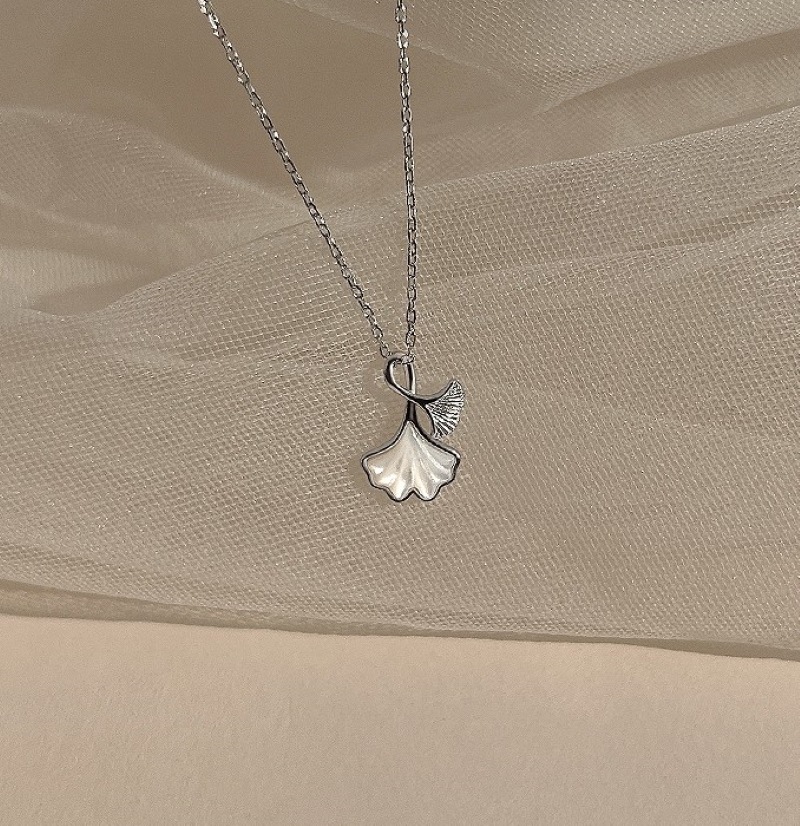 S999 純銀 ネックレス 女性 スターリングシルバー ペンダント アクセサリー イチョウ葉ネックレス きれいめ 大人 上品 おしゃれ エレガント 存在感 オールシーズン レディース デート S999 純銀 ネックレス 女性 スターリングシルバー ペンダント アクセサリー イチョウ葉ネックレス きれいめ 大人 上品 おしゃれ エレガント 存在感 オールシーズン レディース デート