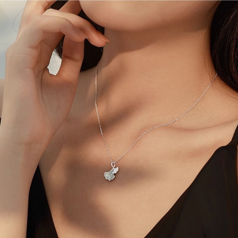 S999 純銀 ネックレス 女性 スターリングシルバー ペンダント アクセサリー イチョウ葉ネックレス きれいめ 大人 上品 おしゃれ エレガント 存在感 オールシーズン レディース デート S999 純銀 ネックレス 女性 スターリングシルバー ペンダント アクセサリー イチョウ葉ネックレス きれいめ 大人 上品 おしゃれ エレガント 存在感 オールシーズン レディース デート