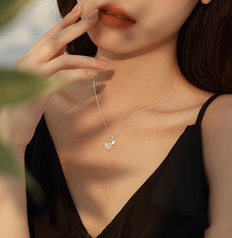 S999 純銀 ネックレス 女性 スターリングシルバー ペンダント アクセサリー イチョウ葉ネックレス きれいめ 大人 上品 おしゃれ エレガント 存在感 オールシーズン レディース デート S999 純銀 ネックレス 女性 スターリングシルバー ペンダント アクセサリー イチョウ葉ネックレス きれいめ 大人 上品 おしゃれ エレガント 存在感 オールシーズン レディース デート