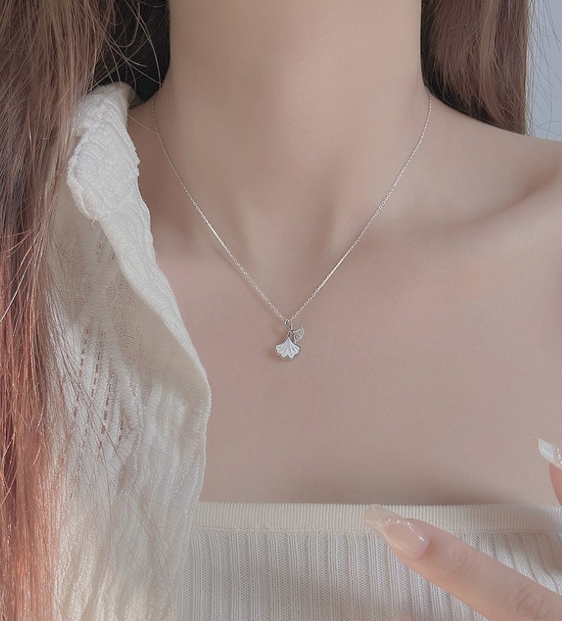 S999 純銀 ネックレス 女性 スターリングシルバー ペンダント アクセサリー イチョウ葉ネックレス きれいめ 大人 上品 おしゃれ エレガント 存在感 オールシーズン レディース デート S999 純銀 ネックレス 女性 スターリングシルバー ペンダント アクセサリー イチョウ葉ネックレス きれいめ 大人 上品 おしゃれ エレガント 存在感 オールシーズン レディース デート