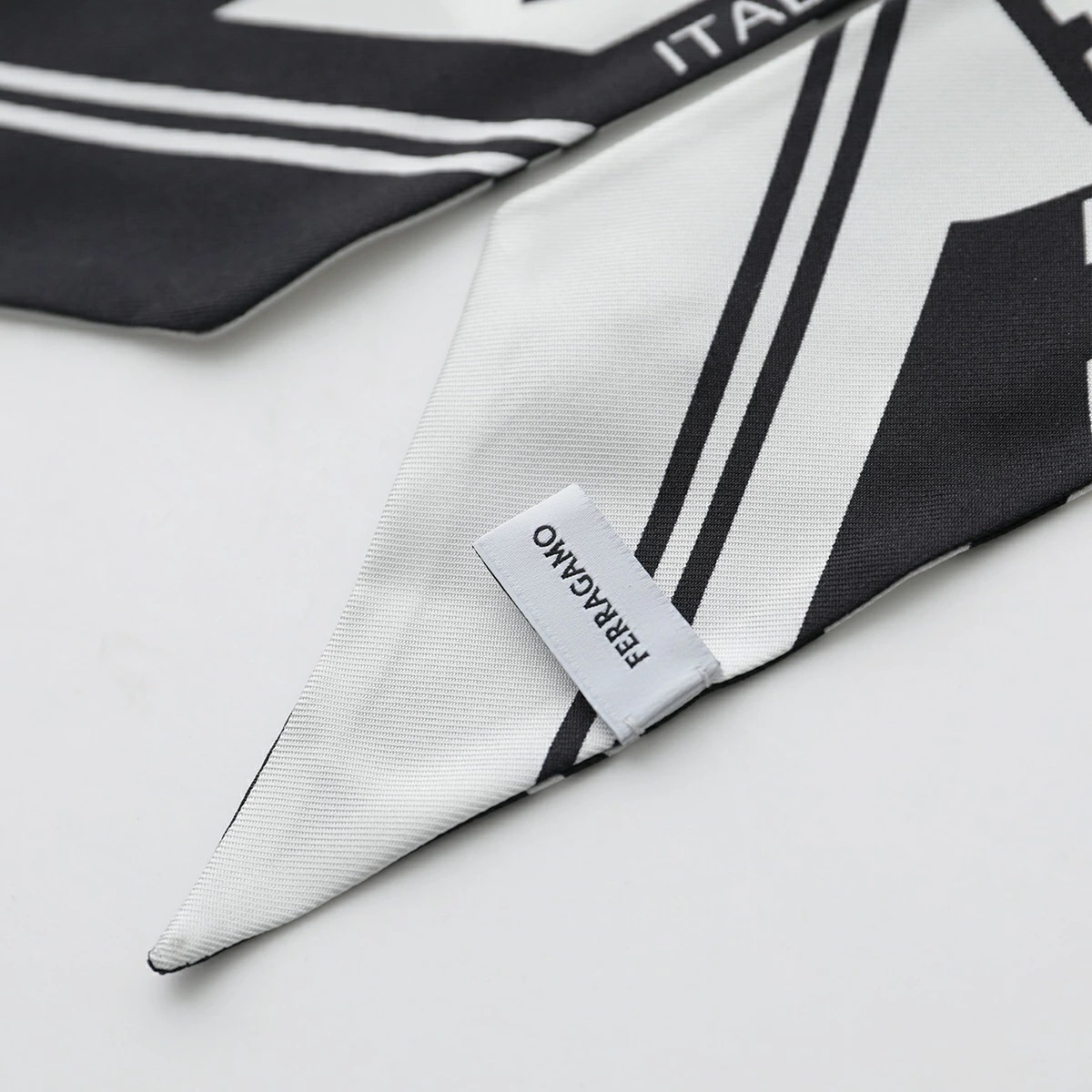 FERRAGAMO フェラガモ スカーフ 32 0907 775294 775295 775296