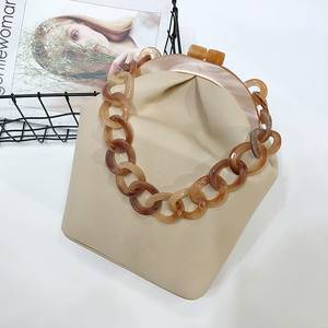 バッグ　パステル がま口 ショルダー トート かわいい 収納 便利 シンプル カジュアル おしゃれ 大人 女子 モダン オールシーズン レディース 女性 お出かけ デート お買い物 普段使い 春