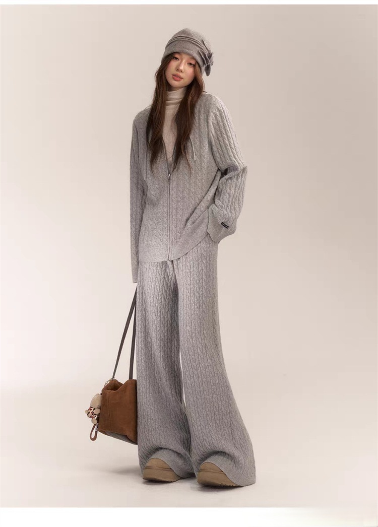 INSスタイル 冬の保温コーデ フード付きニットとゆったりパンツの2点セット