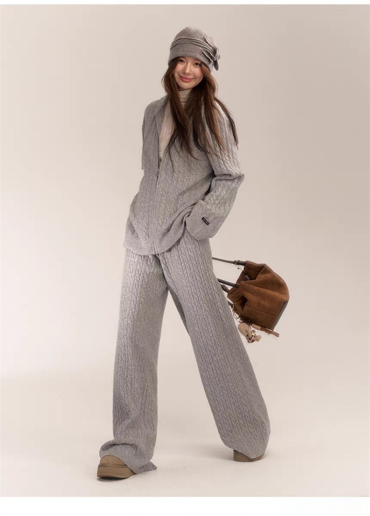 INSスタイル 冬の保温コーデ フード付きニットとゆったりパンツの2点セット