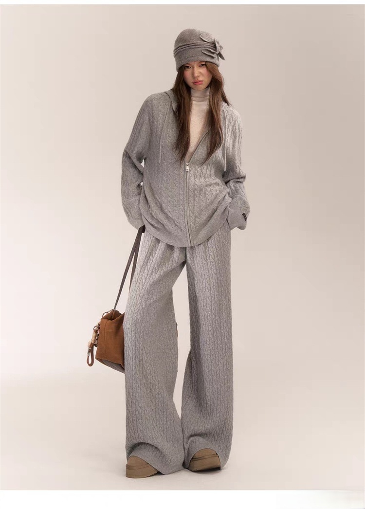 INSスタイル 冬の保温コーデ フード付きニットとゆったりパンツの2点セット