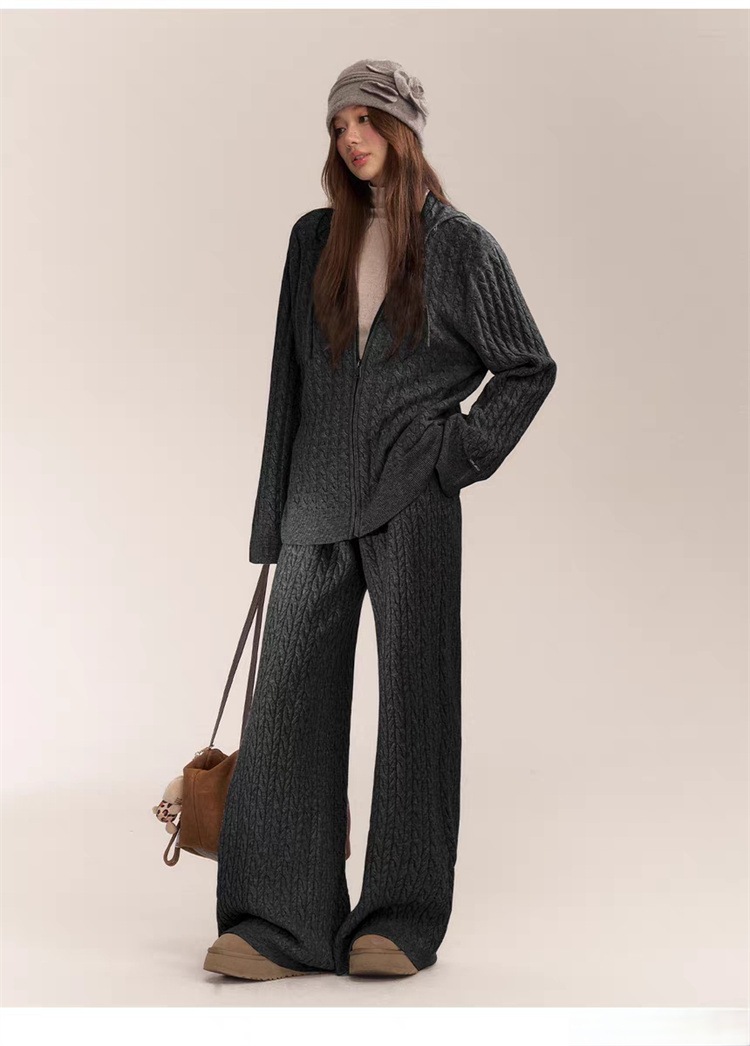 INSスタイル 冬の保温コーデ フード付きニットとゆったりパンツの2点セット