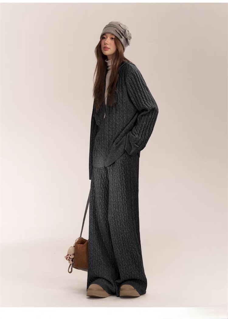 INSスタイル 冬の保温コーデ フード付きニットとゆったりパンツの2点セット