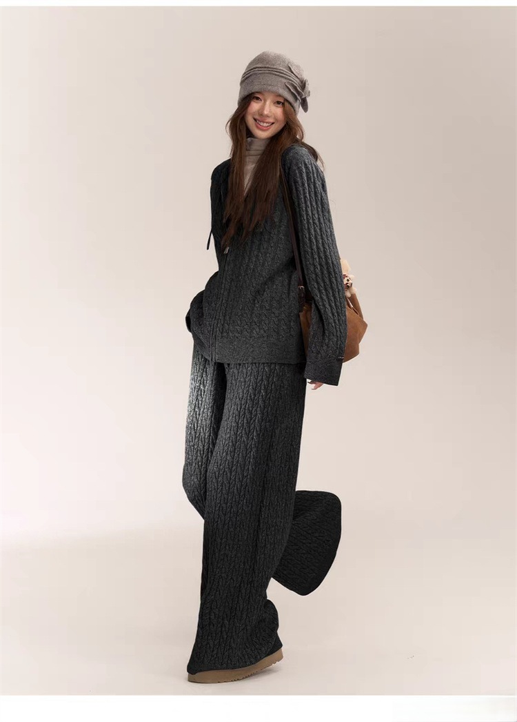 INSスタイル 冬の保温コーデ フード付きニットとゆったりパンツの2点セット