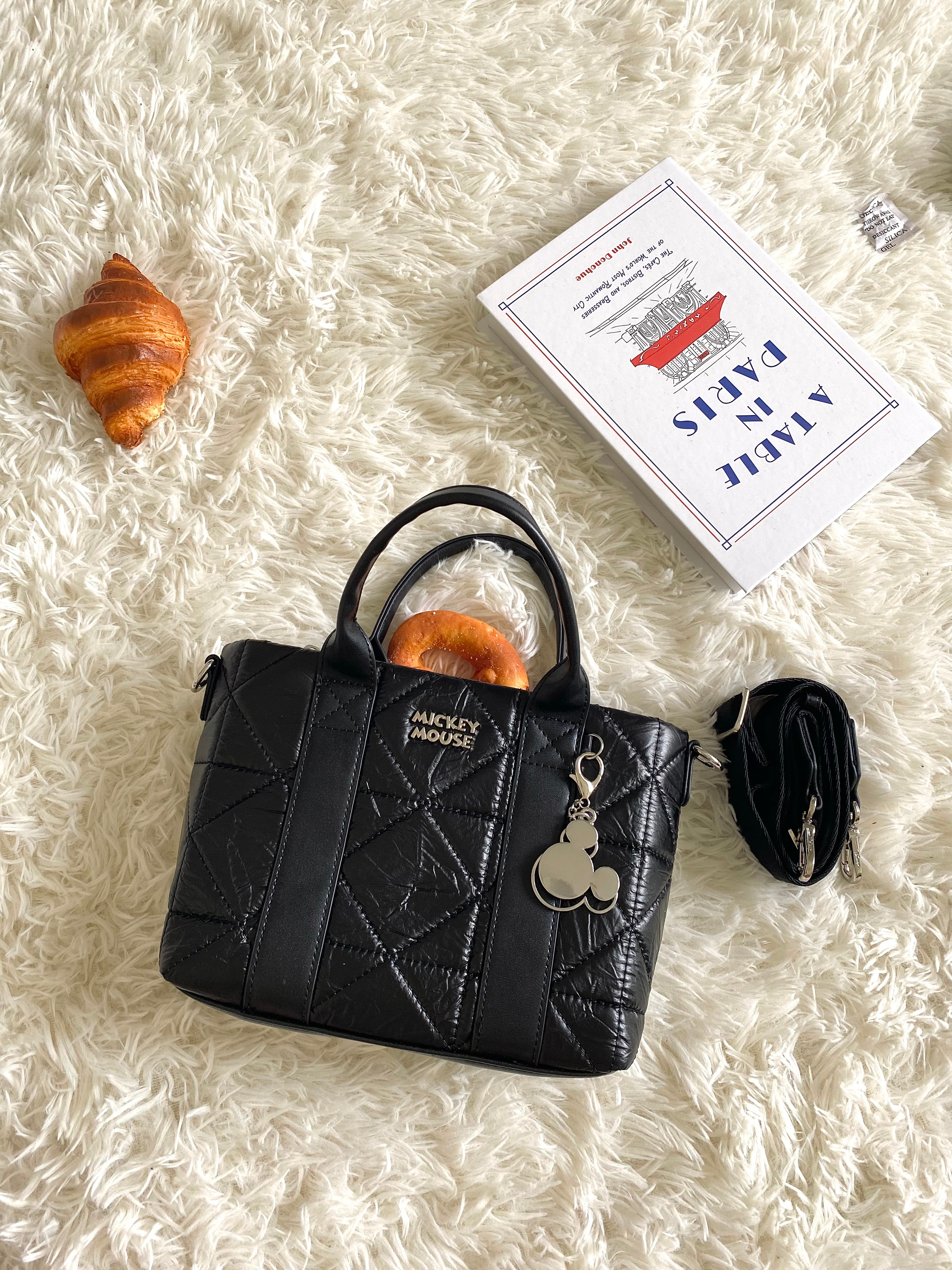 正規ライセンス クラシックなエレガンスとモダンデザインを融合したミッキーマウス ショルダーバッグ レディース ハンドバッグ 肩掛けバッグ 斜めがけバッグ PUレザー/金属素材 DHF41119-A