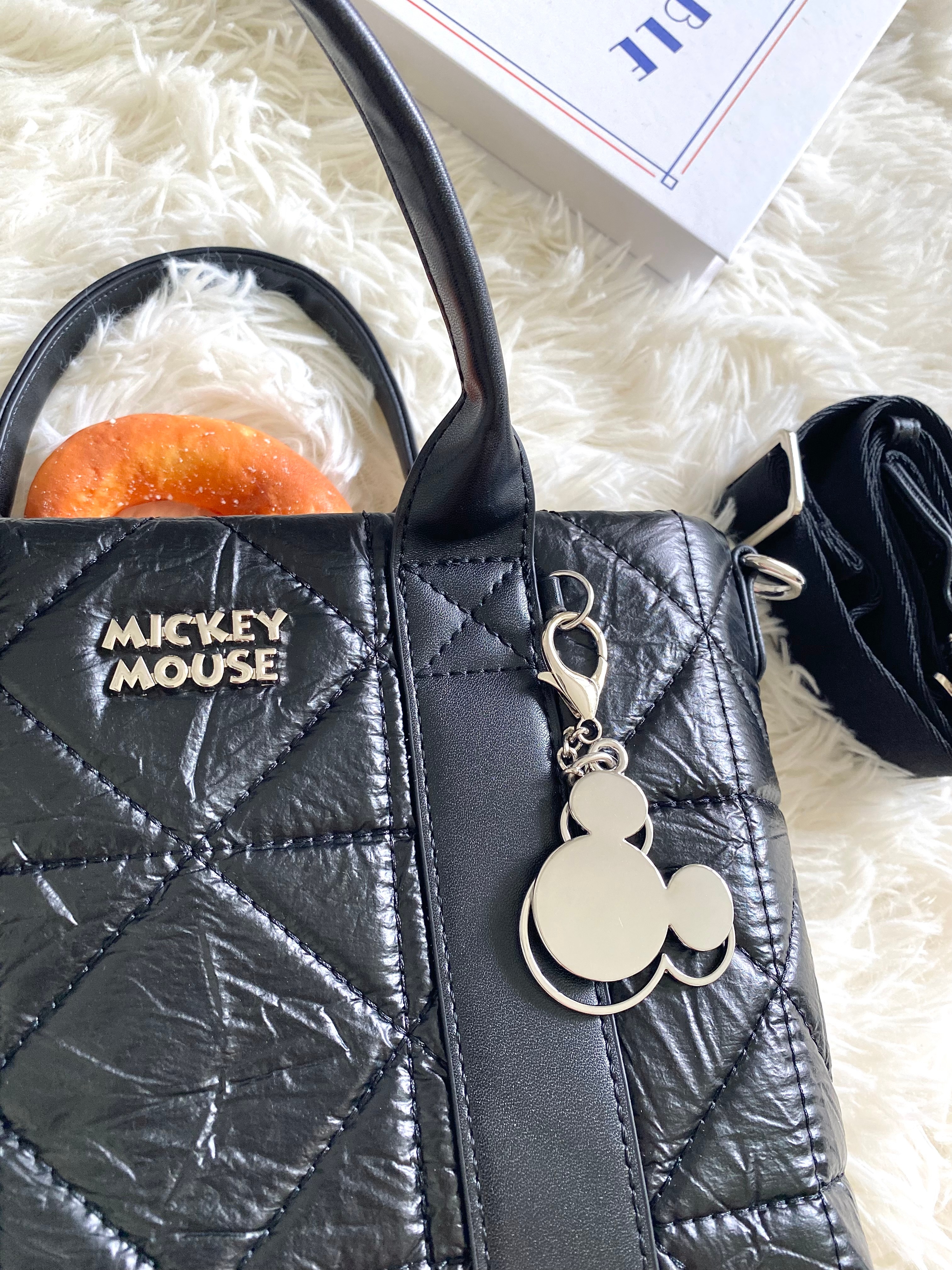 正規ライセンス クラシックなエレガンスとモダンデザインを融合したミッキーマウス ショルダーバッグ レディース ハンドバッグ 肩掛けバッグ 斜めがけバッグ PUレザー/金属素材 DHF41119-A