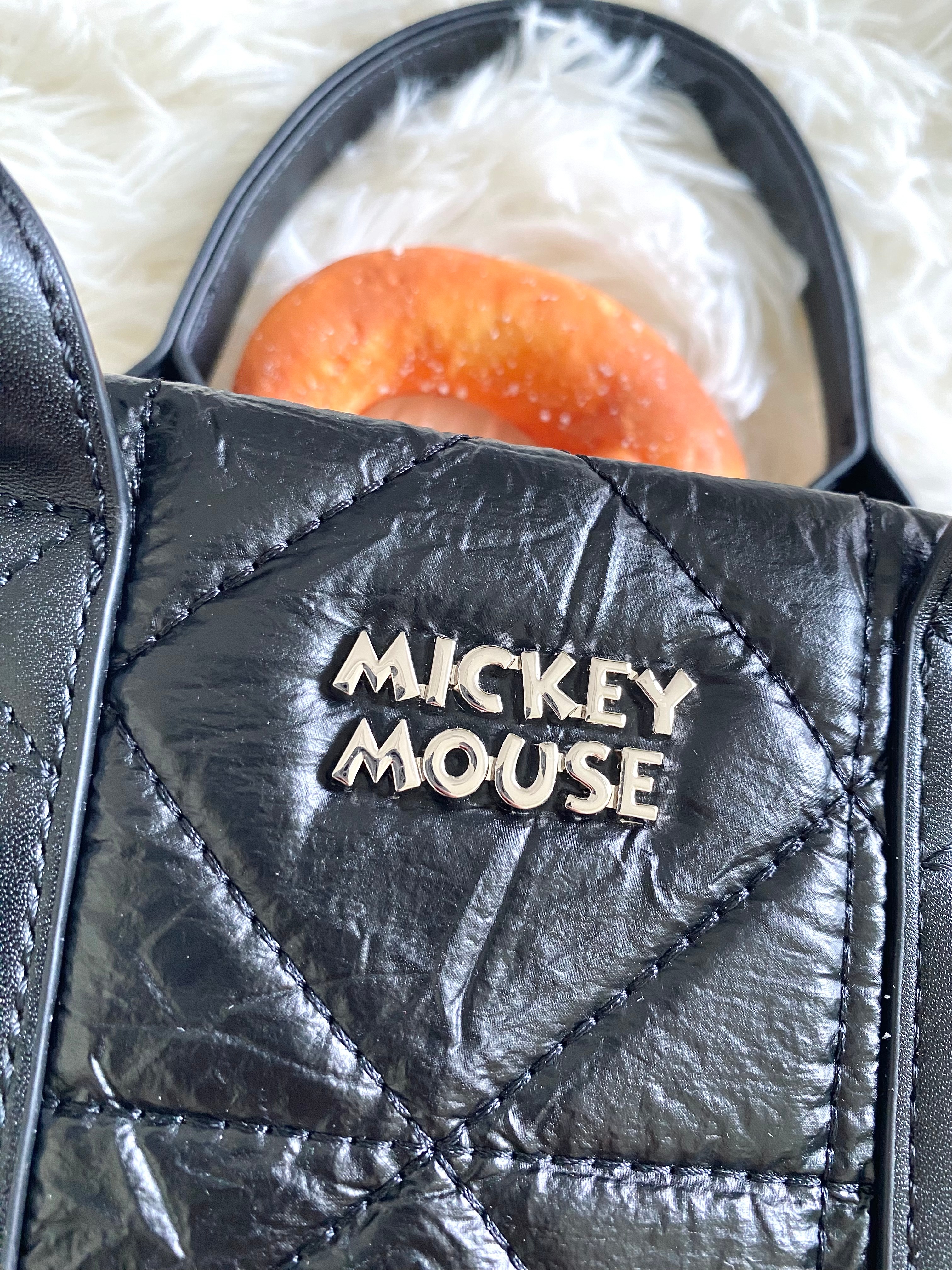 正規ライセンス クラシックなエレガンスとモダンデザインを融合したミッキーマウス ショルダーバッグ レディース ハンドバッグ 肩掛けバッグ 斜めがけバッグ PUレザー/金属素材 DHF41119-A