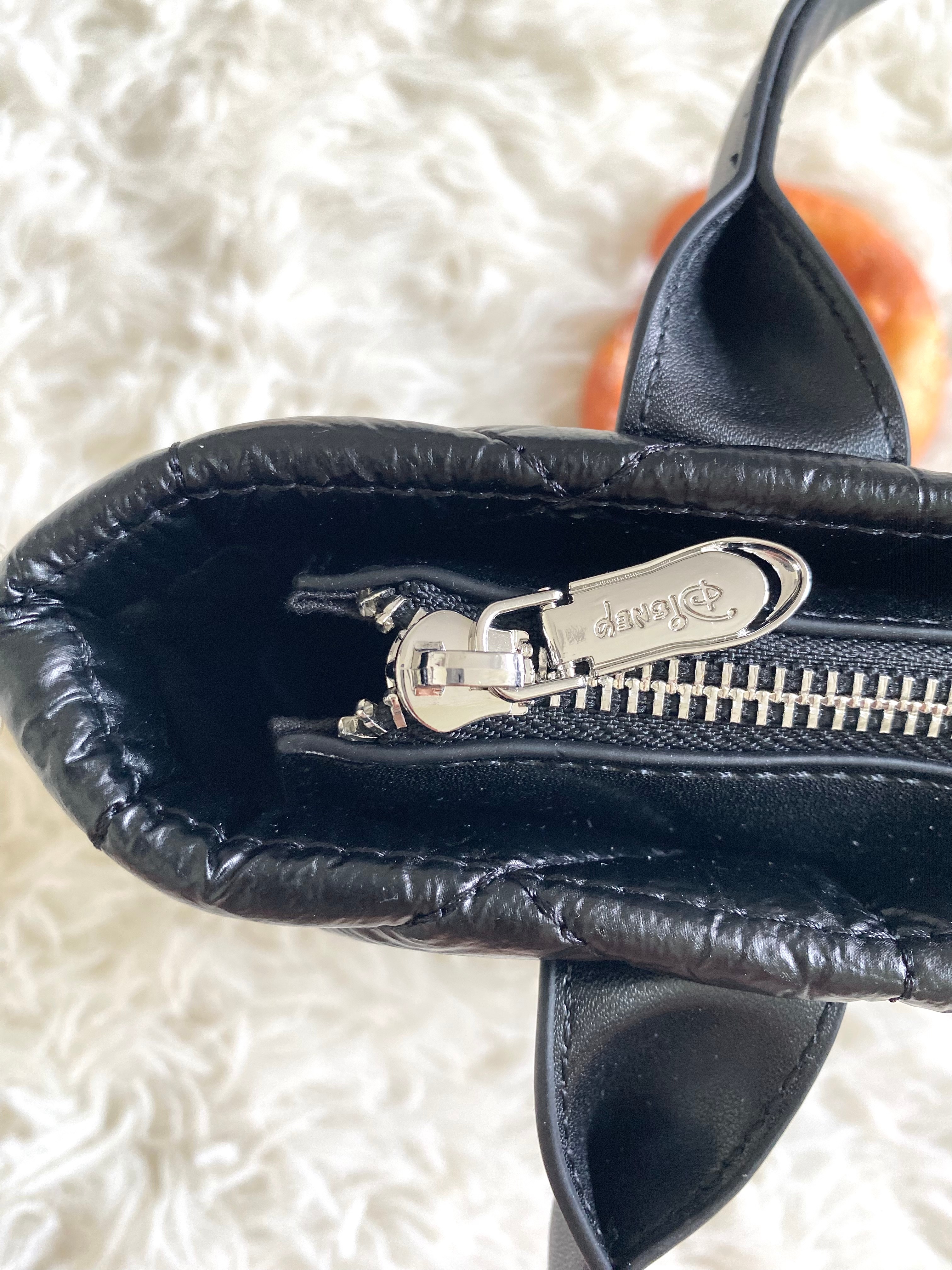 正規ライセンス クラシックなエレガンスとモダンデザインを融合したミッキーマウス ショルダーバッグ レディース ハンドバッグ 肩掛けバッグ 斜めがけバッグ PUレザー/金属素材 DHF41119-A