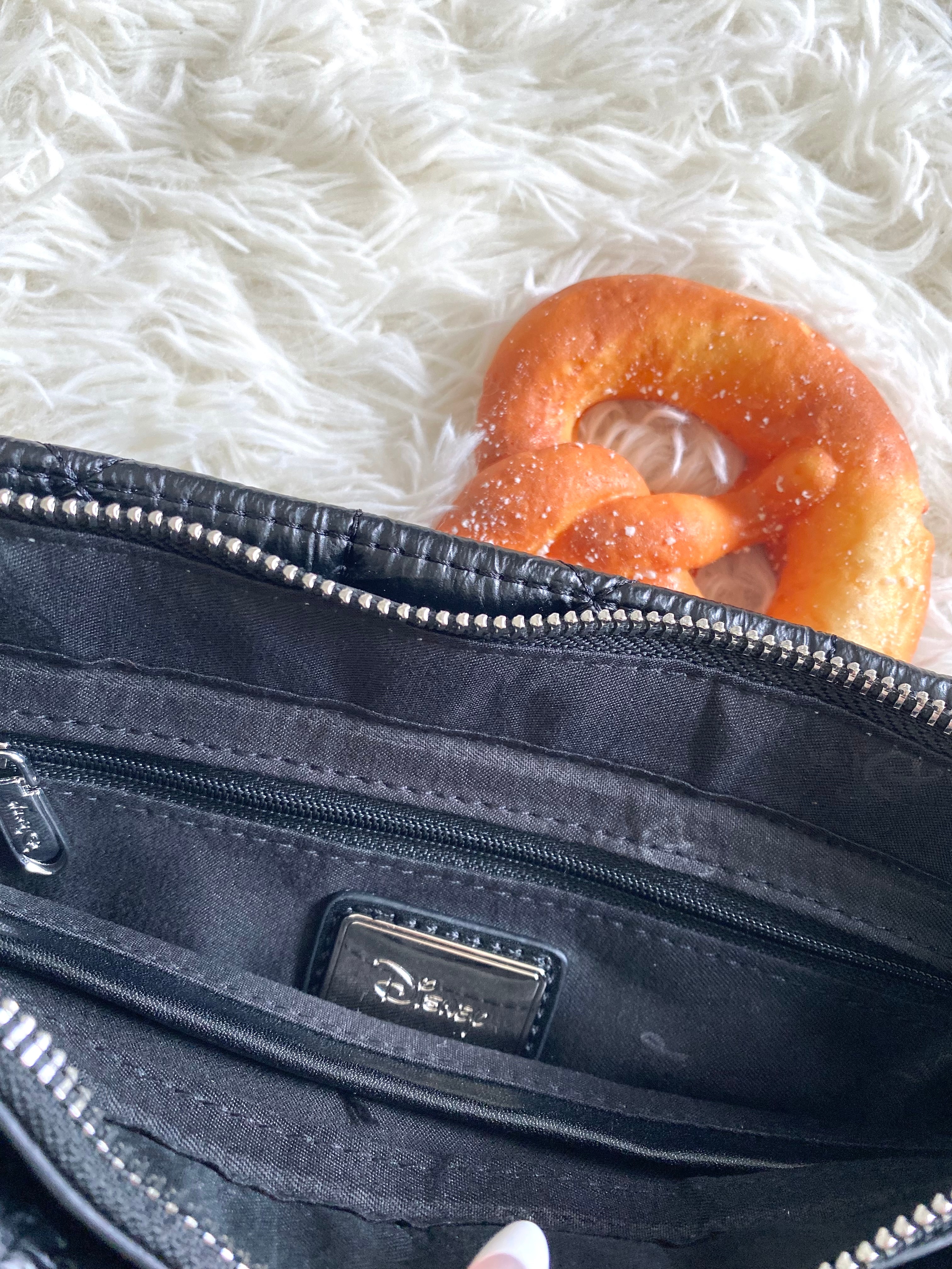 正規ライセンス クラシックなエレガンスとモダンデザインを融合したミッキーマウス ショルダーバッグ レディース ハンドバッグ 肩掛けバッグ 斜めがけバッグ PUレザー/金属素材 DHF41119-A