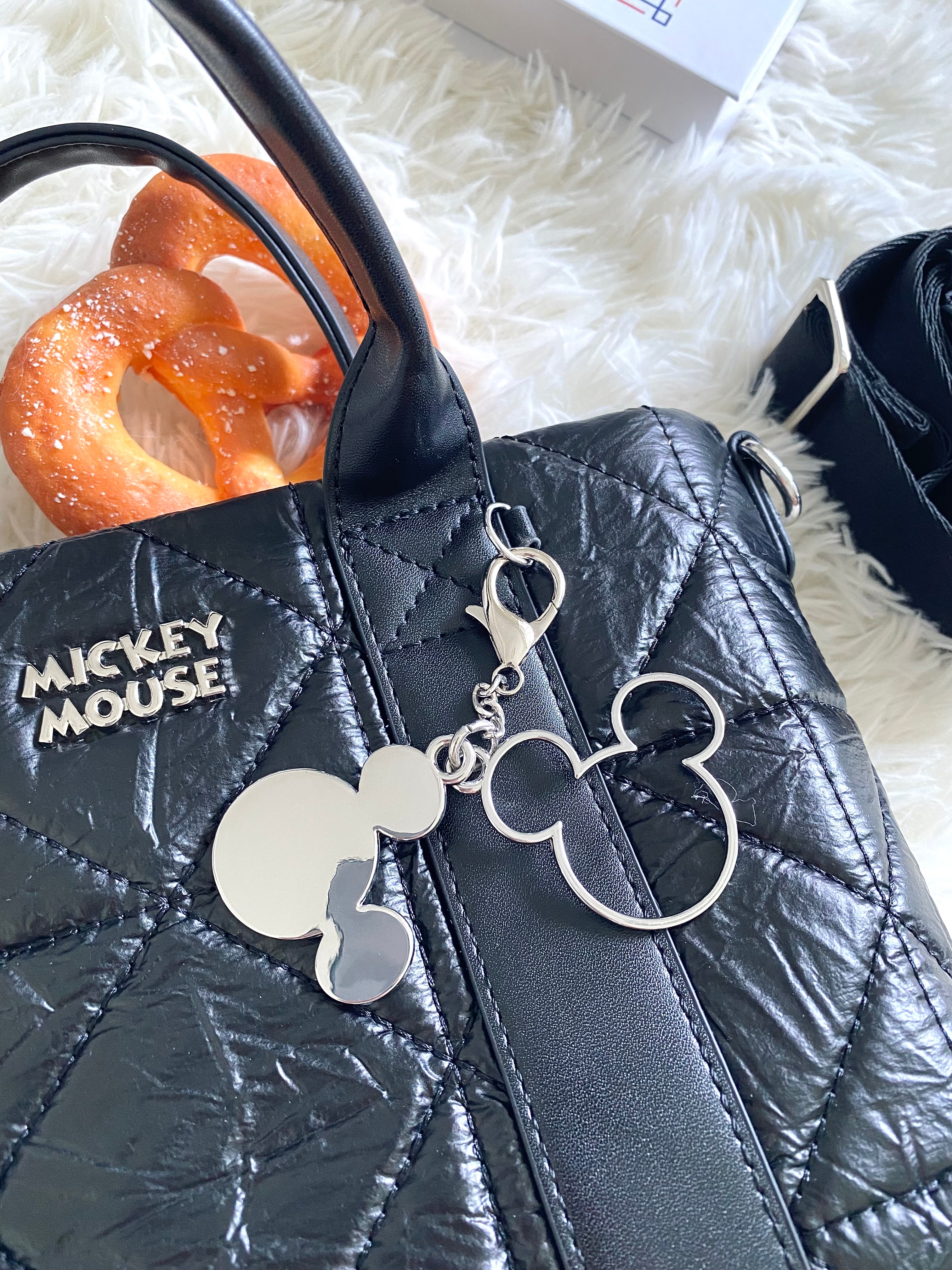 正規ライセンス クラシックなエレガンスとモダンデザインを融合したミッキーマウス ショルダーバッグ レディース ハンドバッグ 肩掛けバッグ 斜めがけバッグ PUレザー/金属素材 DHF41119-A