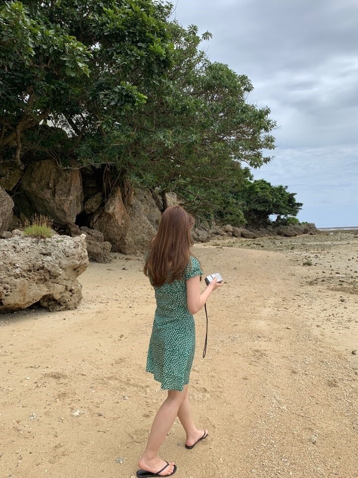 ワンピース 半袖 春 夏 かわいい aライン Aライン フレア フレアスカート ミニ丈 ショート丈 膝上 フリル袖 パフスリーブ 萌袖 Vネック スリム タイト 細身 ストレート Aライン スマート billgavett.com