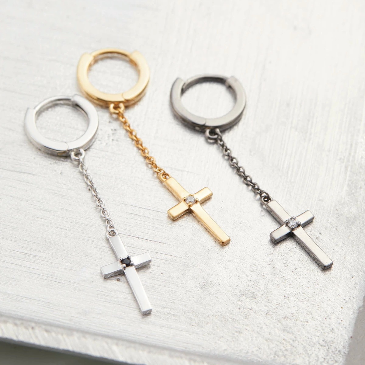 ピアス シルバー925 キュービックジルコニア 片耳用 1個売り フープ 十字架 クロス 揺れる ピアス シルバー925 キュービックジルコニア 片耳用 1個売り フープ 十字架 クロス 揺れる