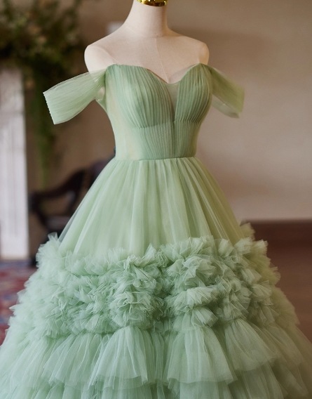 カラードレス グリーン オフショルダー もこもこドレス プリンセスライン 編み上げ 花嫁 カラードレス グリーン オフショルダー もこもこドレス プリンセスライン 編み上げ 花嫁