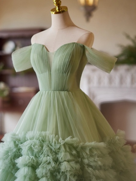 カラードレス グリーン オフショルダー もこもこドレス プリンセスライン 編み上げ 花嫁 カラードレス グリーン オフショルダー もこもこドレス プリンセスライン 編み上げ 花嫁
