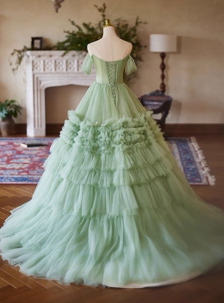 カラードレス グリーン オフショルダー もこもこドレス プリンセスライン 編み上げ 花嫁 カラードレス グリーン オフショルダー もこもこドレス プリンセスライン 編み上げ 花嫁