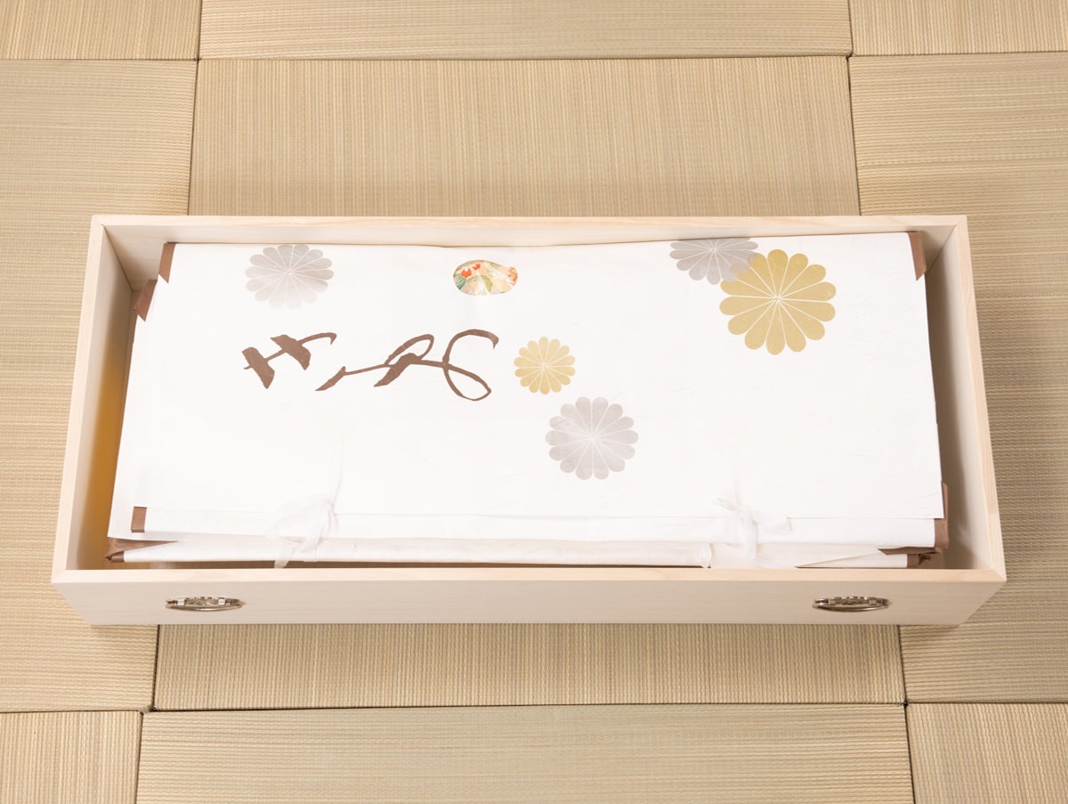 桐タンス 幅99.5cm 6段 シルバー金具 キャスター付 日本製 桐 たんす チェスト 収納 完成品 天然木 国産 家具 積み重ね 引き出し 六段 生地仕上げ たとう紙が入る 木製 シンプル 桐タンス 幅99.5cm 6段 シルバー金具 キャスター付 日本製 桐 たんす チェスト 収納 完成品 天然木 国産 家具 積み重ね 引き出し 六段 生地仕上げ たとう紙が入る 木製 シンプル