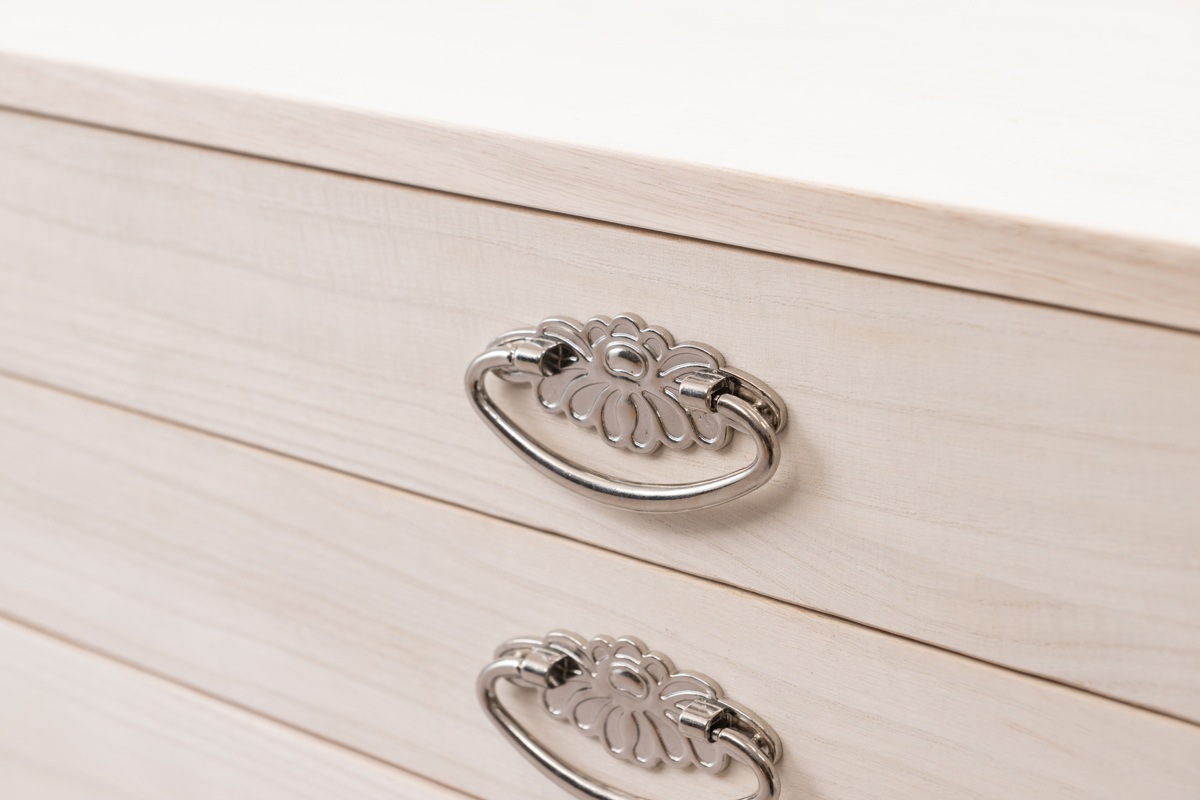 桐タンス 幅99.5cm 6段 シルバー金具 キャスター付 日本製 桐 たんす チェスト 収納 完成品 天然木 国産 家具 積み重ね 引き出し 六段 生地仕上げ たとう紙が入る 木製 シンプル 桐タンス 幅99.5cm 6段 シルバー金具 キャスター付 日本製 桐 たんす チェスト 収納 完成品 天然木 国産 家具 積み重ね 引き出し 六段 生地仕上げ たとう紙が入る 木製 シンプル