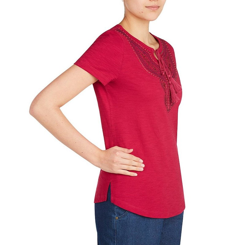 アリソン デイリー レディース トップス【Allison Daley Embroidered Notch Neck Short Sleeve Knit Top】Berry アリソン デイリー レディース トップス【Allison Daley Embroidered Notch Neck Short Sleeve Knit Top】Berry