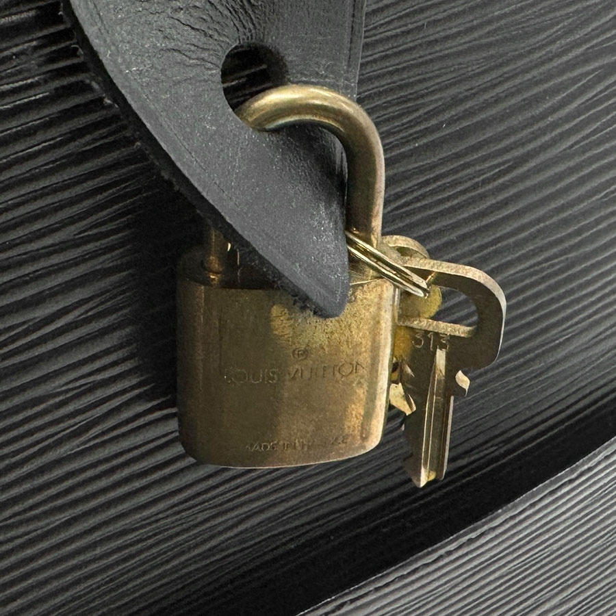 ルイ ヴィトン LOUIS VUITTON ハンドバッグ エピ スピーディ30 エピレザー ブラック ゴールド レディース z3011 ルイ ヴィトン LOUIS VUITTON ハンドバッグ エピ スピーディ30 エピレザー ブラック ゴールド レディース z3011