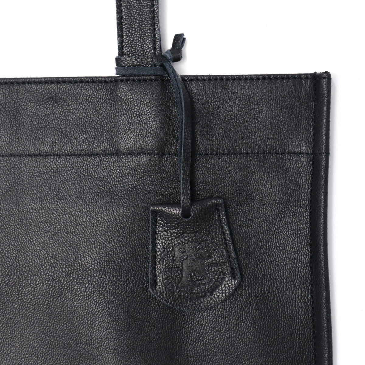 トートバッグ レディース A4 縦型 縦 トート 軽量 本革 やぎ革 ゴート 肩掛け シンプル 日本製 STILL スティル ドキュメントトート 1-15-20261 トートバッグ レディース A4 縦型 縦 トート 軽量 本革 やぎ革 ゴート 肩掛け シンプル 日本製 STILL スティル ドキュメントトート 1-15-20261