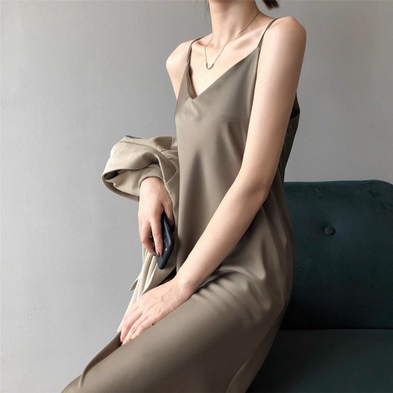 キャミソールワンピース レディース Vネック ノースリーブ ミモレ丈 ロング丈 サテン調 スリップ スリム レトロ きれいめ エレガント セクシー 3color おでかけ おしゃれ キャミワンピ