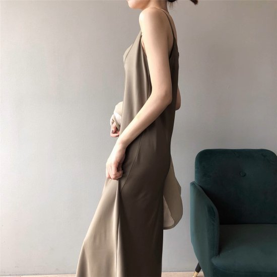 キャミソールワンピース レディース Vネック ノースリーブ ミモレ丈 ロング丈 サテン調 スリップ スリム レトロ きれいめ エレガント セクシー 3color おでかけ おしゃれ キャミワンピ キャミソールワンピース レディース Vネック ノースリーブ ミモレ丈 ロング丈 サテン調 スリップ スリム レトロ きれいめ エレガント セクシー 3color おでかけ おしゃれ キャミワンピ