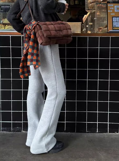 レディース パンツ ボトムス スウェットパンツ ロング フレア ポケット ハイウエスト ウエストゴム 伸縮性 フリース シンプル カジュアル おしゃれ こなれ感 ラフ 無地 秋 冬 お出かけ レディース パンツ ボトムス スウェットパンツ ロング フレア ポケット ハイウエスト ウエストゴム 伸縮性 フリース シンプル カジュアル おしゃれ こなれ感 ラフ 無地 秋 冬 お出かけ