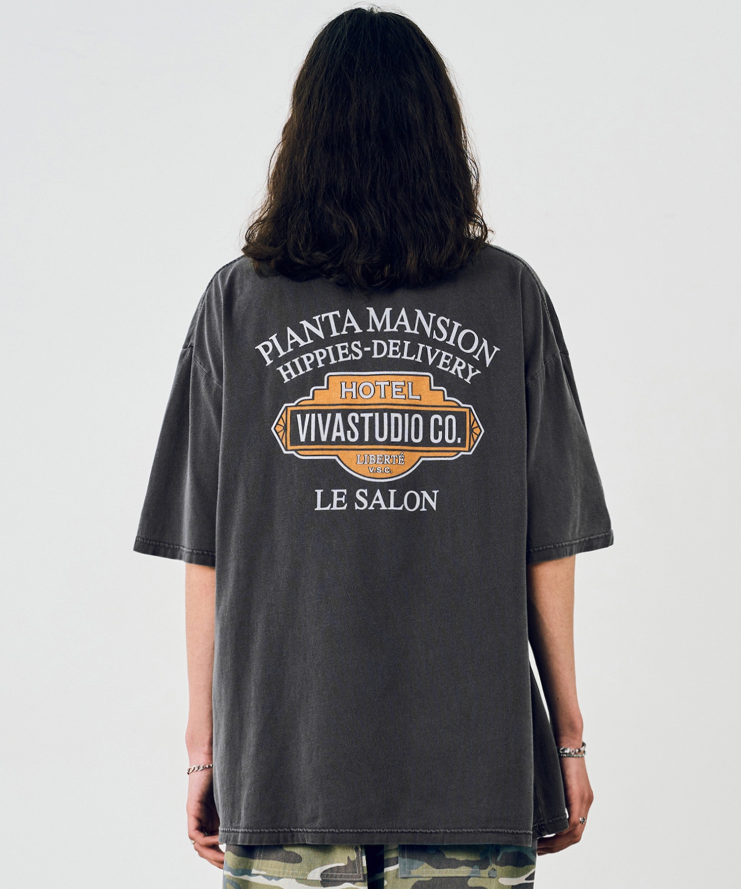 HIPPIES TEE 3色 新商品 韓国人気 男女共用 韓国ファッション 夏のファッション 学生ファッション カップル デイリールック ヴィンテージ ストリートファッション