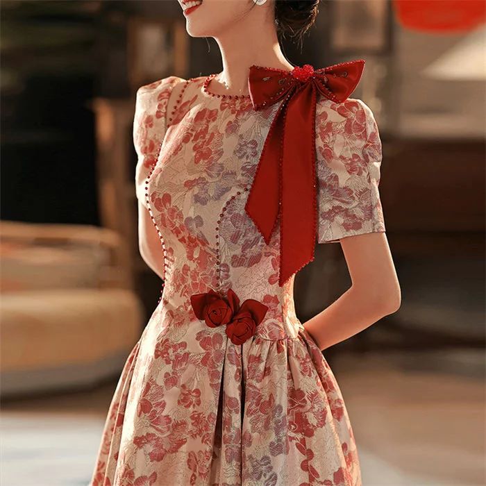パーティードレス 高級感 ウェディングドレス 結婚式 二次会ドレス フォーマル 花嫁ドレス ブライダル おしゃれ 花柄 お花飾り きれいめ カラードレス 赤 ピアノ演奏会 発表会 パーティードレス ロ