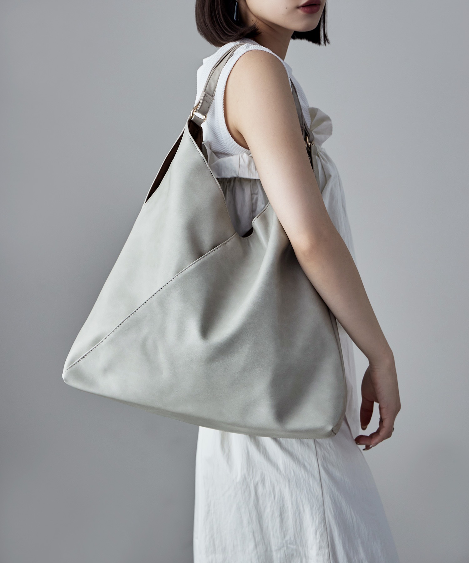 トライアングルフェイクレザートートバッグ レディース 鞄 バッグ フェイクレザー ワンハンドル トートバッグ ハンドバッグ ワンショルダーバッグ レザー 手提げ 肩掛け A4サイズ対応 三角 合皮 トライアングルフェイクレザートートバッグ レディース 鞄 バッグ フェイクレザー ワンハンドル トートバッグ ハンドバッグ ワンショルダーバッグ レザー 手提げ 肩掛け A4サイズ対応 三角 合皮