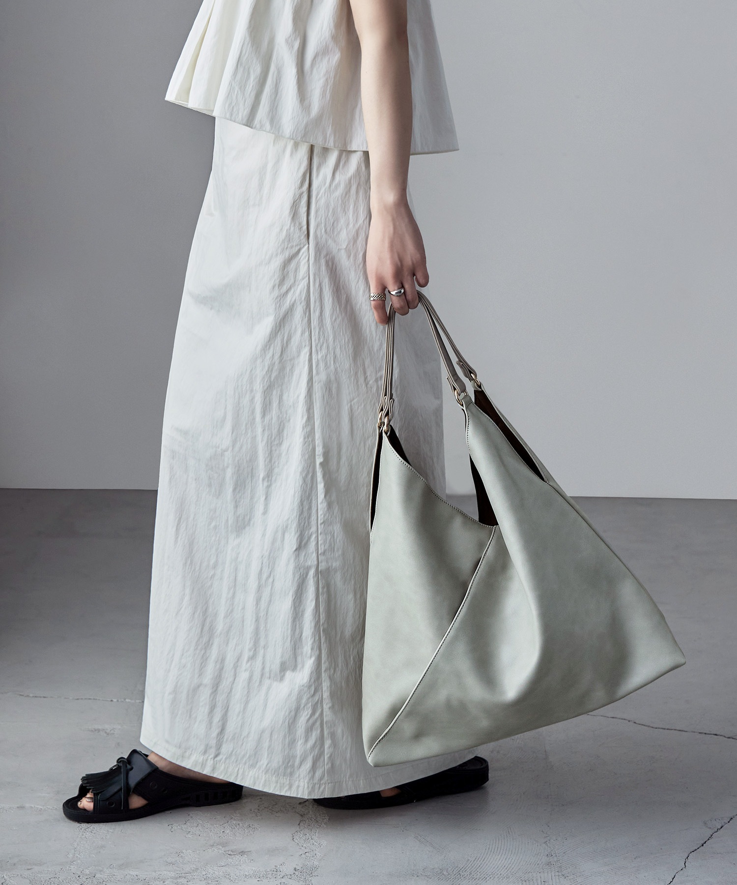 トライアングルフェイクレザートートバッグ レディース 鞄 バッグ フェイクレザー ワンハンドル トートバッグ ハンドバッグ ワンショルダーバッグ レザー 手提げ 肩掛け A4サイズ対応 三角 合皮 トライアングルフェイクレザートートバッグ レディース 鞄 バッグ フェイクレザー ワンハンドル トートバッグ ハンドバッグ ワンショルダーバッグ レザー 手提げ 肩掛け A4サイズ対応 三角 合皮