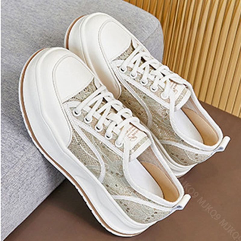 1000円OFFクーポン カジュアル スニーカー レディース 厚底 レース 通気 ランニングシューズ 通学靴 美脚 デッキシューズ 軽量 無地 疲れにくい 柔らかい 走れる 美脚スニーカー 滑り止め