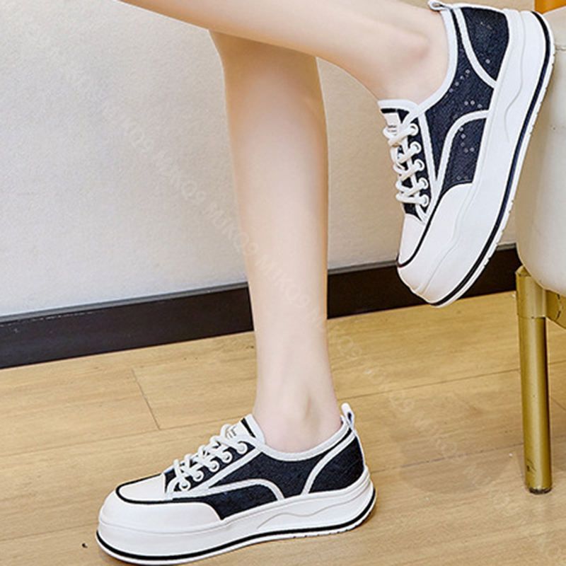 1000円OFFクーポン カジュアル スニーカー レディース 厚底 レース 通気 ランニングシューズ 通学靴 美脚 デッキシューズ 軽量 無地 疲れにくい 柔らかい 走れる 美脚スニーカー 滑り止め