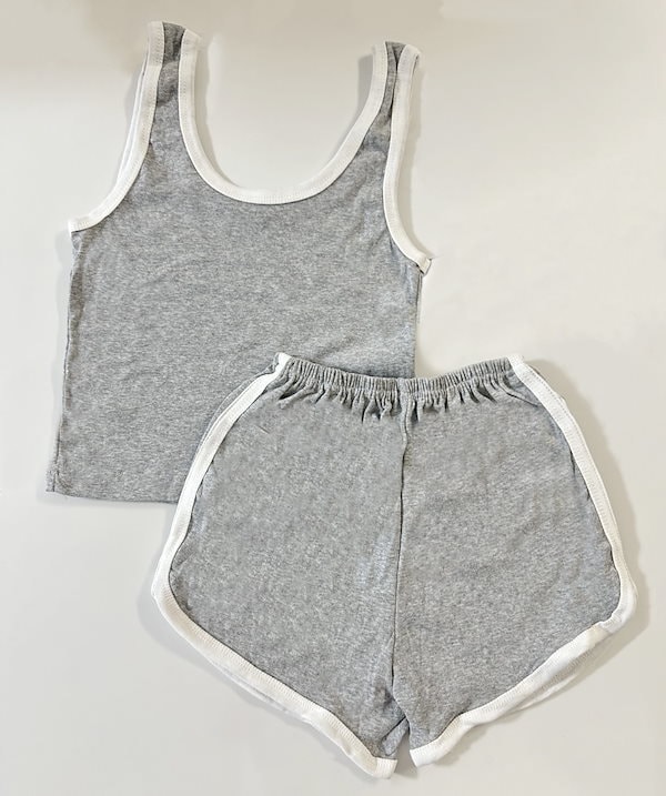 【最終値下げ】リフトタンクトップ2着、Tシャツ1着、パンツ1着セット ジム 最終値下げ】リフトタンクトップ2着、Tシャツ1着、パンツ1着