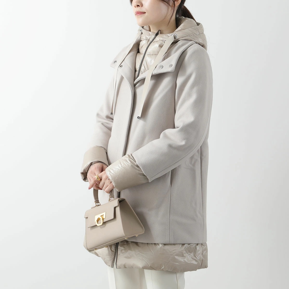 HERNO ヘルノ ダウンコート PI001966D 33344 レディース ナイロン×ウールツイル 切り替え フード付き Aシェイプ 撥水加工 カラー3色 HERNO ヘルノ ダウンコート PI001966D 33344 レディース ナイロン×ウールツイル 切り替え フード付き Aシェイプ 撥水加工 カラー3色