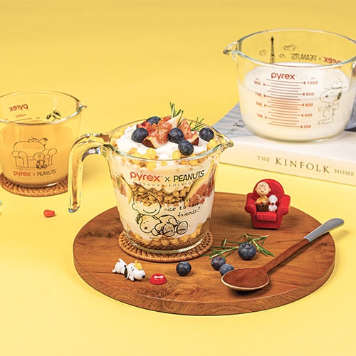 Qoo10] Pyrex パイレックススヌーピー耐熱ガラス計量カッ