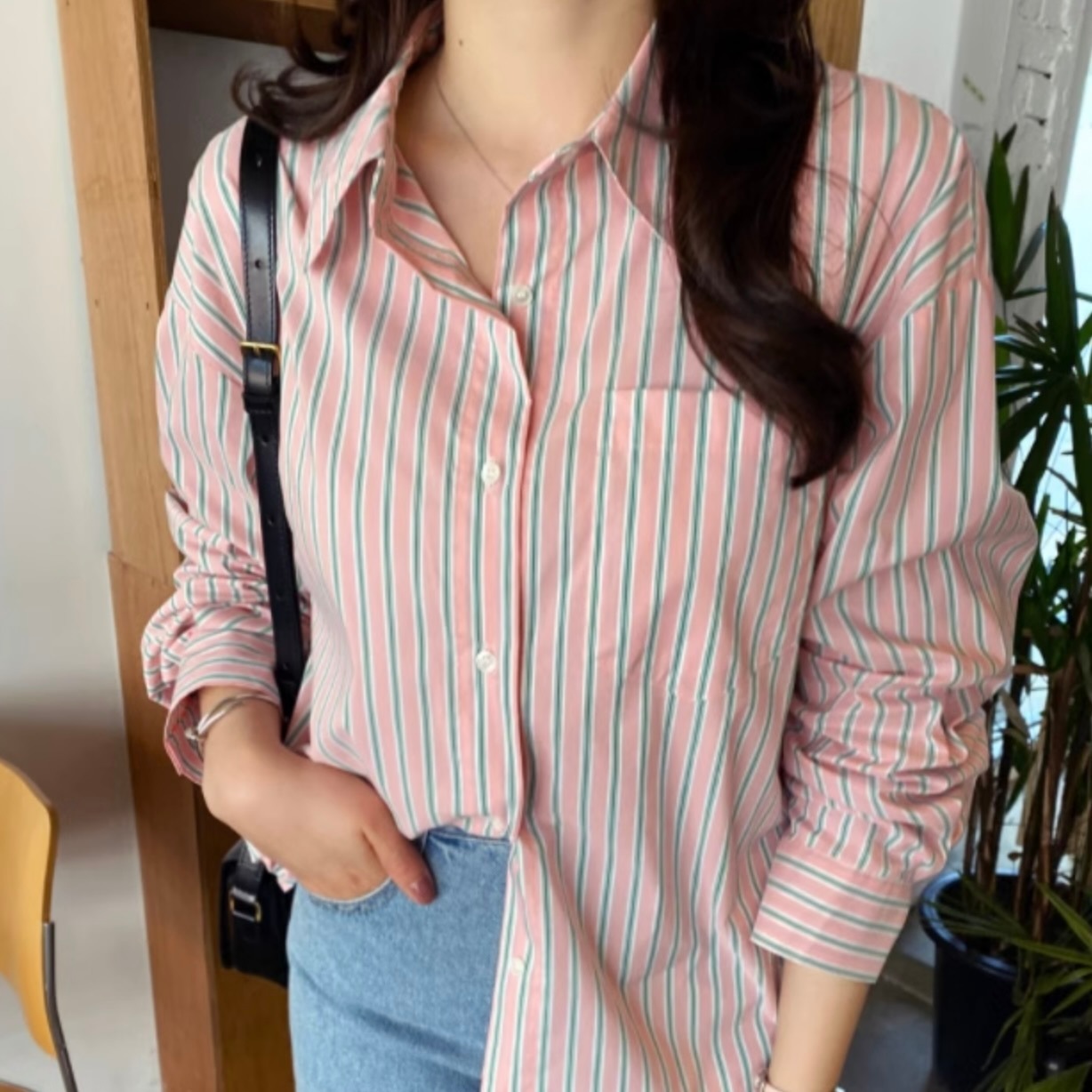 トップス シャツ 袖あり 長袖 萌袖 襟付き 前開き かわいい 大人可愛い きれいめ シンプル カジュアル 大人 上品 おしゃれ レトロ 大人女子 こなれ感 ラフ 1e46edbc1634c9d103cdf231bde049