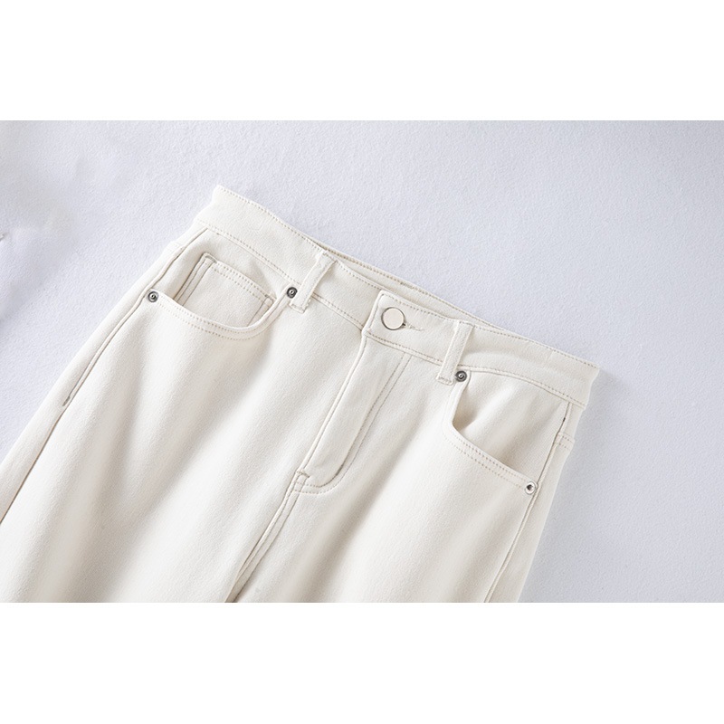 秋と冬の女性のための白いベルベットのストレートジーンズ緩い弾性快適な暖かい厚いベルベットのズボンハイウエスト痩身