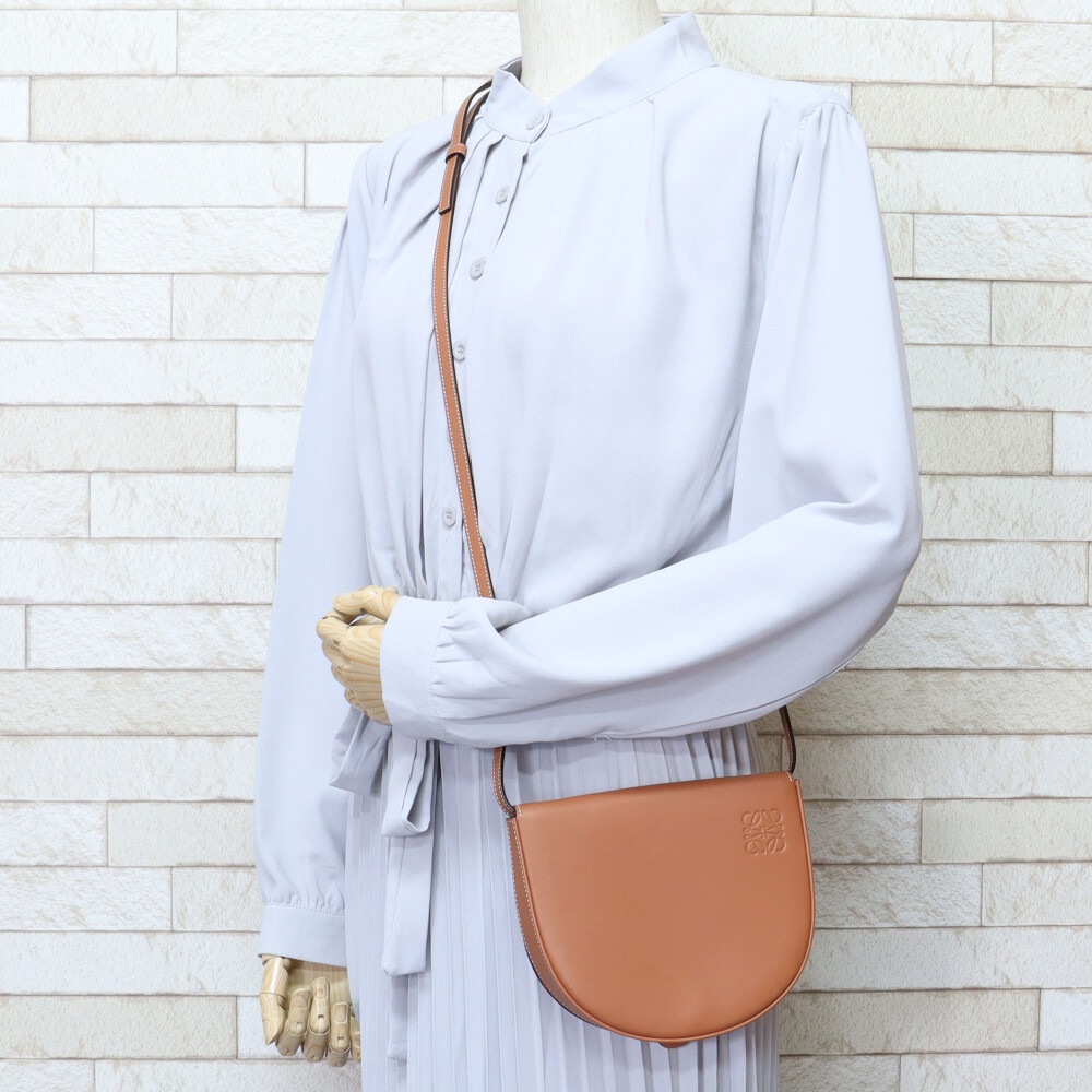 ロエベ LOEWE HEEL POUCH ショルダーバッグ レザー タンブラウン レディース 中古 ロエベ LOEWE HEEL POUCH ショルダーバッグ レザー タンブラウン レディース 中古