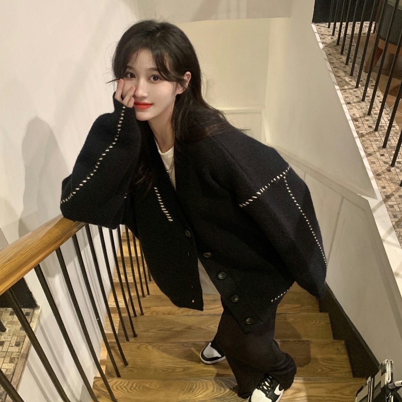 ステッチ入り Vネック 長袖 ニット カーディガン トップス ミディアム丈 袖あり ドロップショルダー 襟なし 前開き かわいい 大人可愛い シンプル カジュアル 大人 おしゃれ お洒落 大人女子 ステッチ入り Vネック 長袖 ニット カーディガン トップス ミディアム丈 袖あり ドロップショルダー 襟なし 前開き かわいい 大人可愛い シンプル カジュアル 大人 おしゃれ お洒落 大人女子