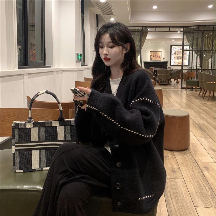 ステッチ入り Vネック 長袖 ニット カーディガン トップス ミディアム丈 袖あり ドロップショルダー 襟なし 前開き かわいい 大人可愛い シンプル カジュアル 大人 おしゃれ お洒落 大人女子 ステッチ入り Vネック 長袖 ニット カーディガン トップス ミディアム丈 袖あり ドロップショルダー 襟なし 前開き かわいい 大人可愛い シンプル カジュアル 大人 おしゃれ お洒落 大人女子